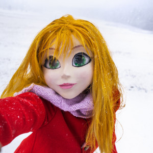 Yellow Hair/Red Coat/Snow/Selfie